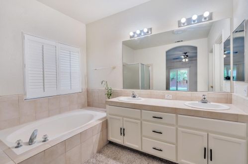 1710 Humboldt Ct, Los Banos CA  93635-5392 exterior