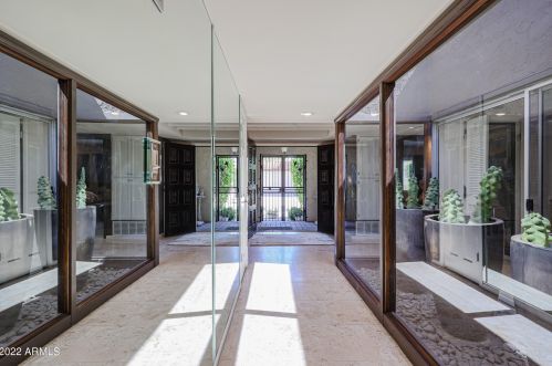 1029 Cactus Wren Dr, Phoenix AZ 85051-8187 exterior