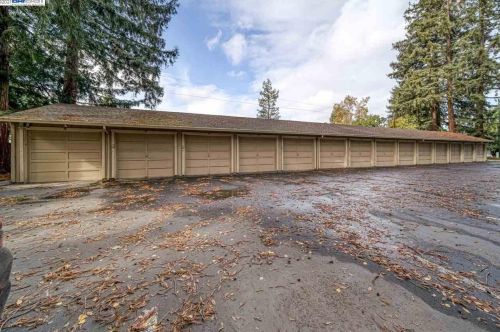 201 Flynn Ave, Mountain View CA  94043-3912 exterior