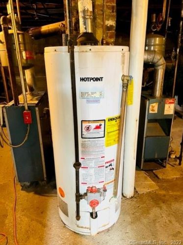 131 Cleveland Ave, Bridgeport CT 06606-5289 exterior