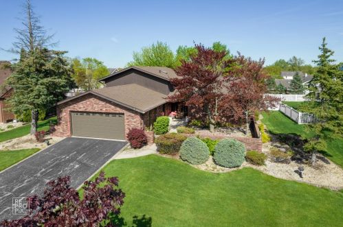 2665 Castlewood Dr, Dyer, IN 46311-2017