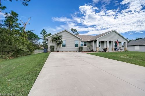 1114 Wagner Ave, Lehigh Acres, FL 33972-8715