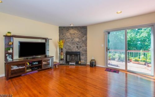 23 Edgefield Dr, Greystone Park NJ  07950-1967 exterior