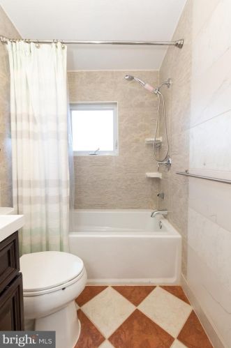 25 Maple Ave, Yardley PA 19067-6642 exterior