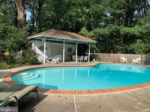154 Deer Run Rd, Willow Grove, PA 19090-1630