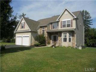 17 Movie Ct, Easton, PA 18045-5175