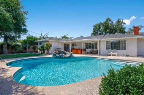 504 Greenwich Ln, Modesto CA  95350-1506 exterior