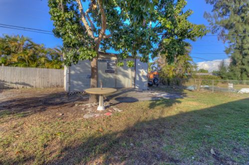 4317 Pine St, West Palm Beach FL  33407-6516 exterior