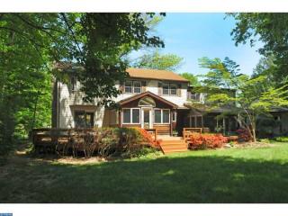 1454 Tallyho Rd, Meadowbrook, PA 19046-1032