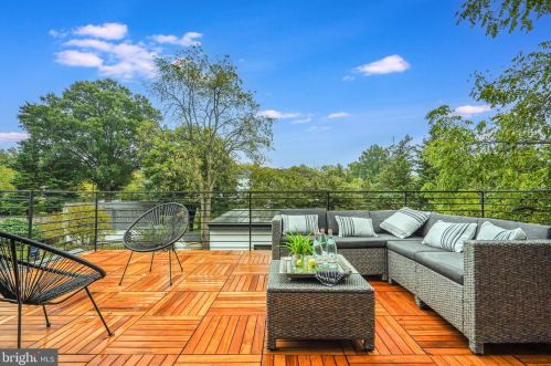 4915 Western Ave, Washington DC  20016-4319 exterior