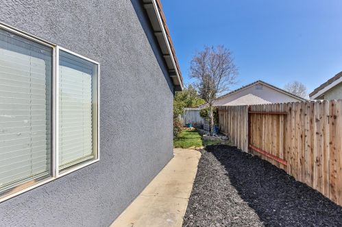 8489 Mcgray Way, Elk Grove CA  95624-4121 exterior