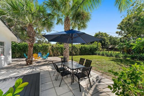 346 Center St, Jupiter FL  33458-4317 exterior