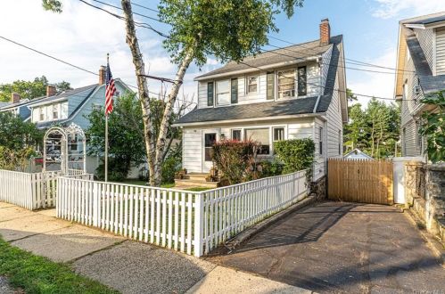 19 Ellenton Ave, New Rochelle, NY 10801-1905