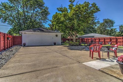 8250 Jackson Ave, Hammond IN  46321-1633 exterior