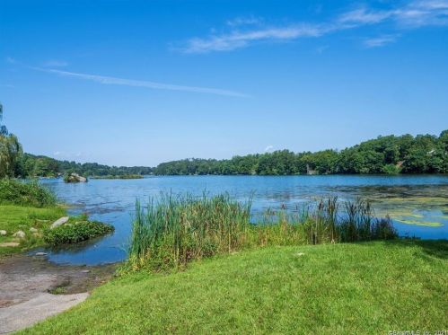 45 Mamanasco Rd, Ridgefield, CT 06877-2403