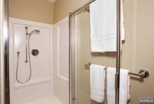 22 Aster Ln, Outwater NJ 07026-3563 exterior