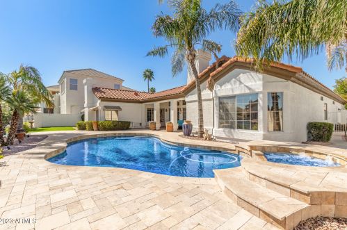 1833 Willow Tree Ct, Gilbert AZ  85234-4933 exterior