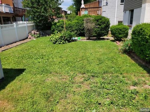 437 2nd St, Palisades Park, NJ 07650-1701