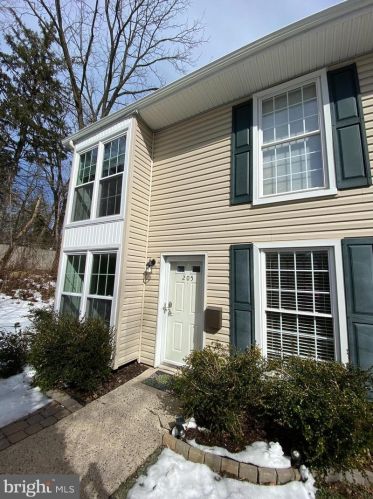 205 Middleton Pl, Norristown PA  19403-2831 exterior