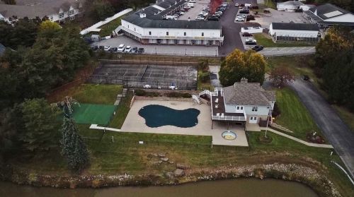 1005 Lakemont Dr, Bridgeville PA  15017-1262 exterior