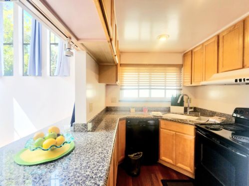 2352 Hilgard Ave, Berkeley CA  94709-1312 exterior