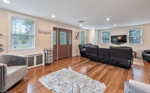 845 Vosseller Ave, Martinsville NJ  08836-2387 exterior