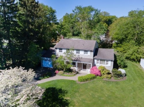 4 Leslie Ct, Lincoln Park, NJ 07035-1315