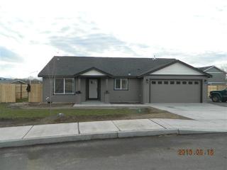 2413 8th St, Eagle Crest OR  97756-1015 exterior