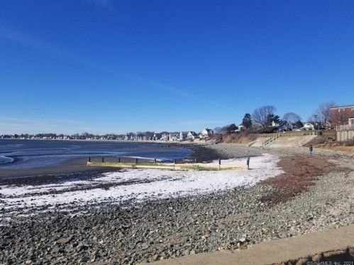 28 Carriage Path, Milford CT  06460-7539 exterior