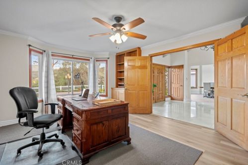 26945 Brooken Ave, Santa Clarita CA  91387-3904 exterior