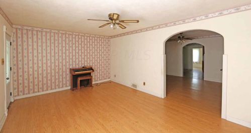 203 Arch Ave, Mount Vernon OH  43050-3106 exterior