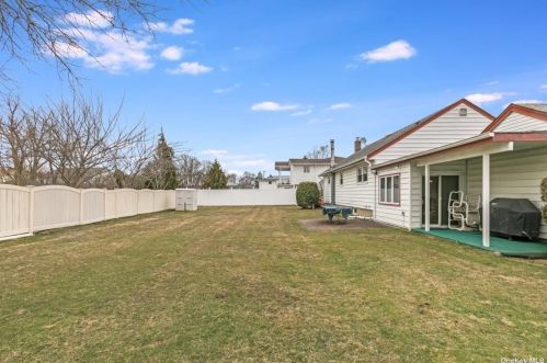 55 Spruce Ave, Bethpage NY  11714-1328 exterior