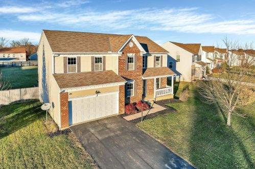 135 Spring Flower Way, Pataskala OH 43062-6997 exterior