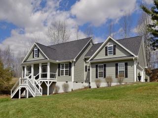 11 Beechwood Knoll Rd, Weaverville, NC 28787-8544