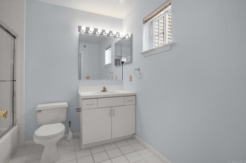 228 Mallard Ct, Yorktown Hgts NY  10598-1975 exterior