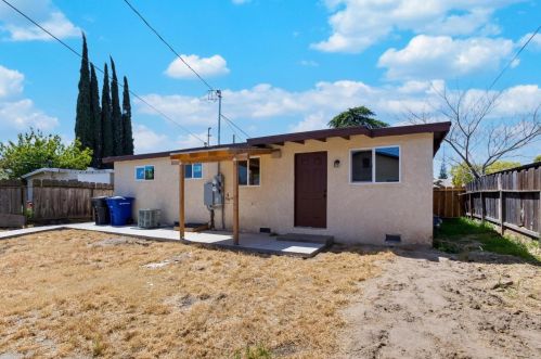 2720 Sparks Way, Modesto CA  95350-1744 exterior