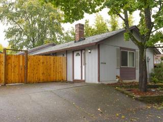 17999 Faye Ct, Beaverton, OR 97006-4174