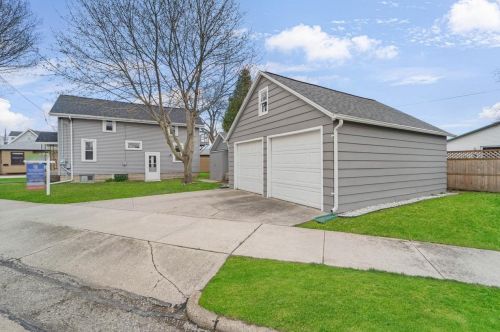 1235 Arlington Ave, Manitowoc, WI 54220-2627