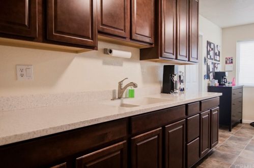 15987 Puesta Del Sol Dr, Victorville, CA 92394-1548