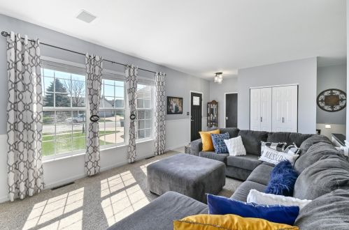 3562 Rivers Crossing Dr, Waukesha, WI 53189-6821