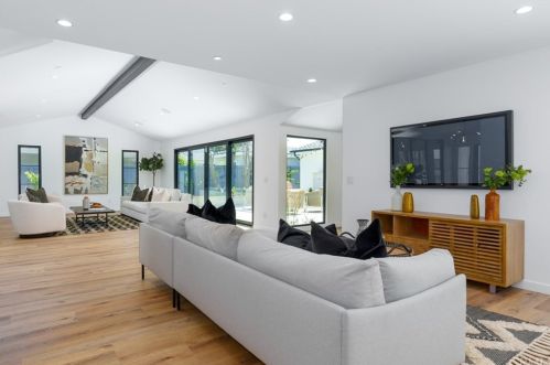 1712 Tradewinds Ln, Newport Beach CA  92660-4312 exterior