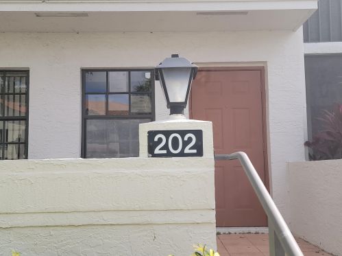 9716 Sills Dr, Boynton Beach, FL 33437-3368