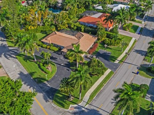 710 Willowhead Dr, Naples, FL 34103-3544