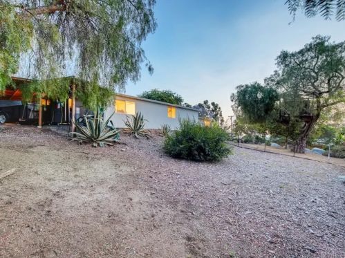 596 Vale Vw Dr, Vista CA  92081-6741 exterior