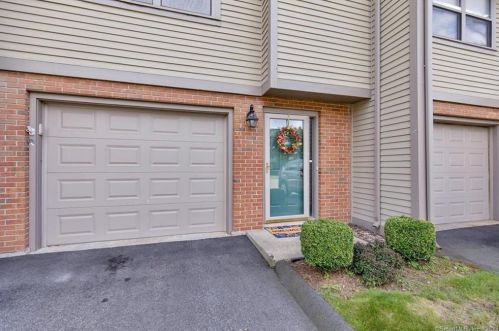 117 Metacomet Dr, Meriden, CT 06450-3519