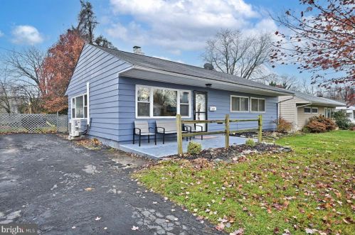 2001 Wentworth Dr, Camp Hill, PA 17011-7448