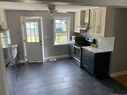 33 Country Club Rd, Groton CT  06340-5862 exterior