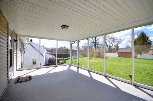 50 Gardner St, Manchester CT 06040-6606 exterior