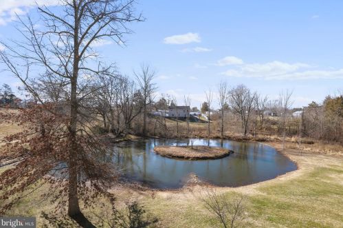 52 Oak Crest Dr, Richmond National Battlefiel VA  22835-1579 exterior