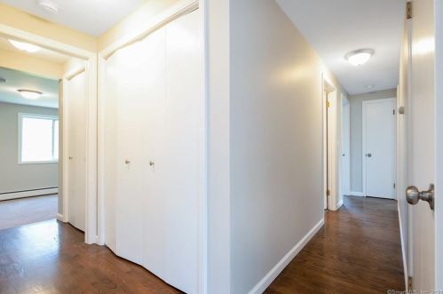 124 Park Dr, Kensington CT  06037-3815 exterior